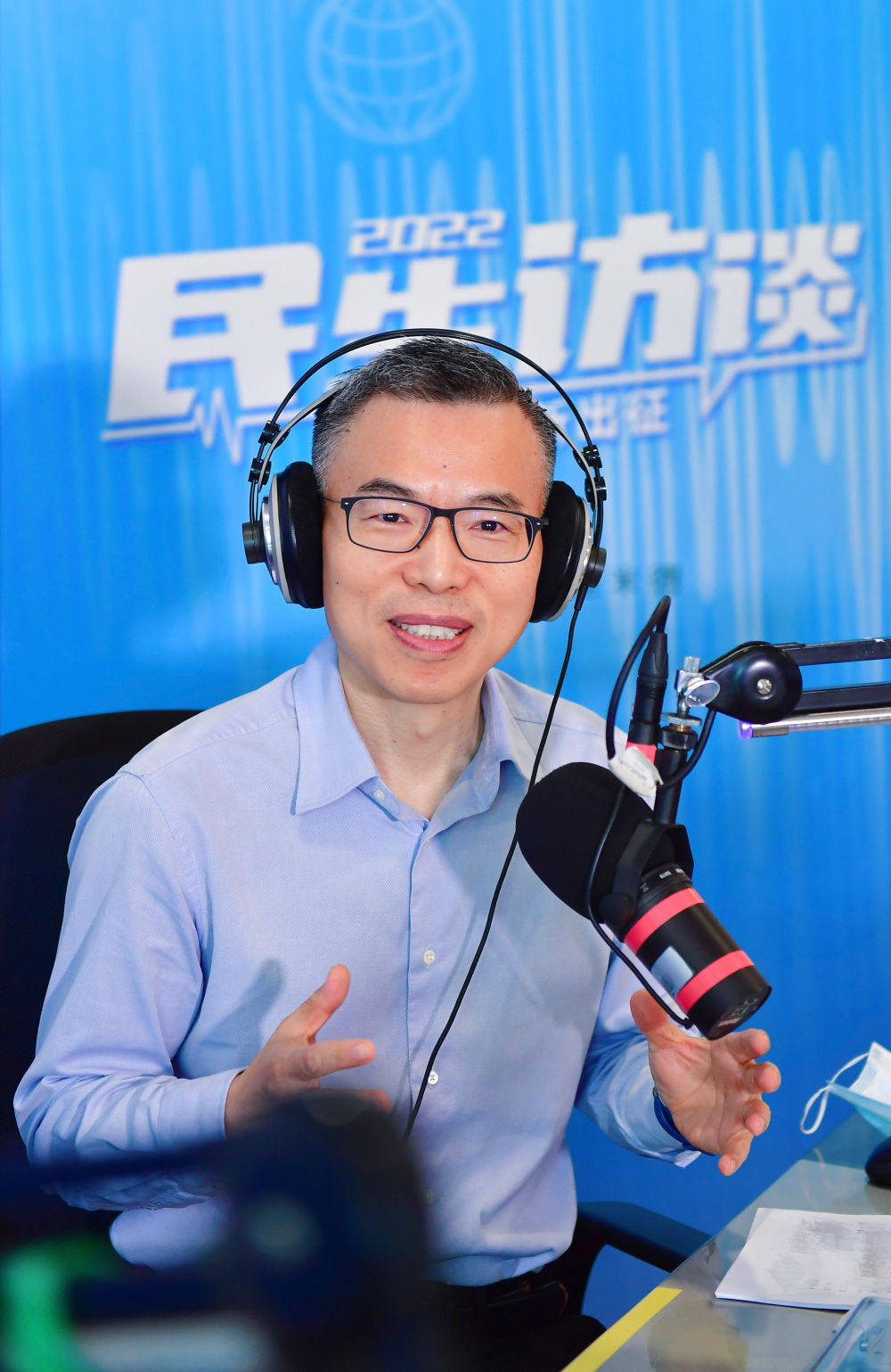上海市文化和旅游局局长方世忠做客“2022民生访谈”.jpg